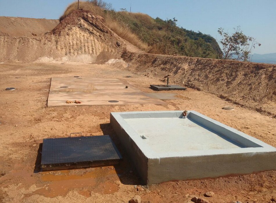 Construção de base para contenção de gerador e piso para locação de contêiner.